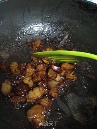 Stir-fried Barbecued Pork with Pepper, Fungus and Mountain Pill recipe