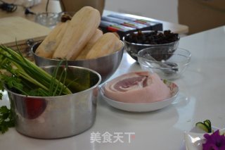 Pork with Lotus Root in Clay Pot recipe