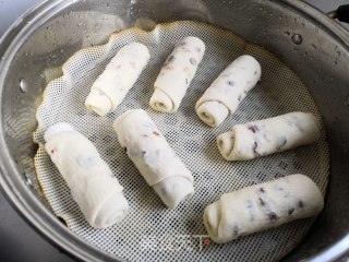 Dihe Noodles Rolls with Raisins and Red Dates recipe