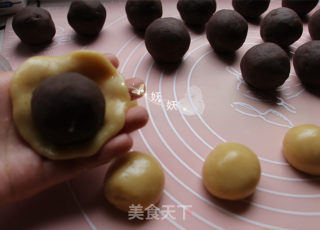 Wind Furnace Cantonese-style Bean Paste Moon Cakes recipe