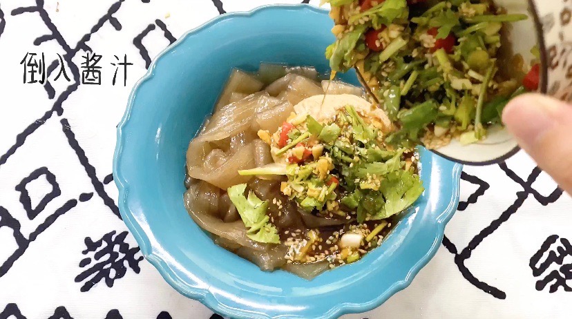 Sour and Spicy Appetizer, Sesame Sauce Hot Pot Noodles at The Roadside Stalls recipe