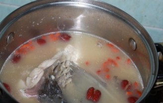 Red Dates, Wolfberry, Carp Tail Soup recipe