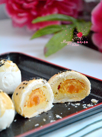 Lotus Paste and Egg Yolk Pastry recipe