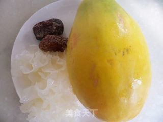 Papaya Tremella Candied Date Soup recipe