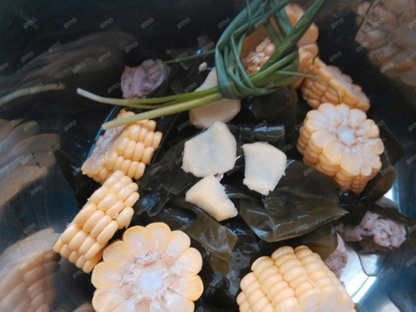 Seaweed Knot Corn Ribs Soup recipe