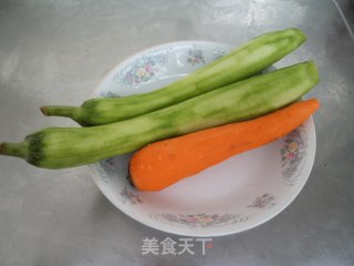 Stir-fried Loofah with Carrots recipe