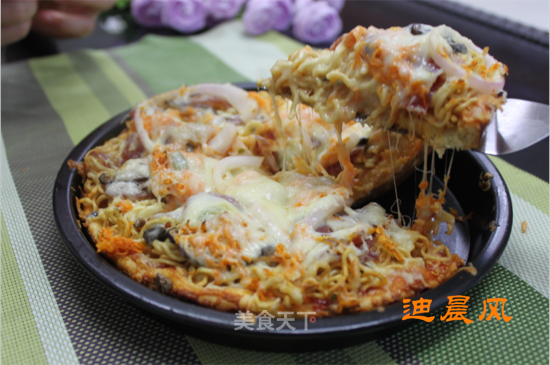 Instant Noodle Sausage Pizza recipe
