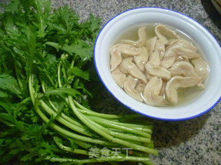 Stir-fried Chrysanthemum with Soy Protein recipe