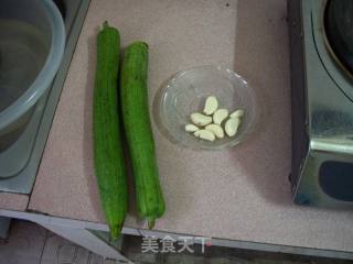 Steamed Loofah with Garlic recipe