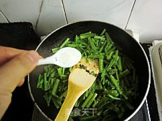 Stir-fried Pork Liver with Celery - Nourishing Liver in Spring recipe