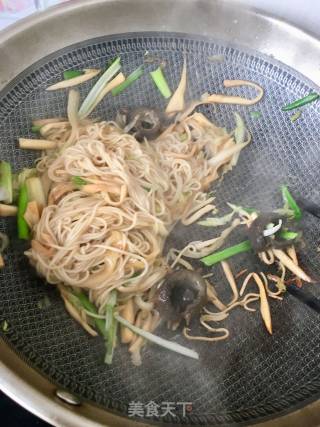 Fried Noodles with King Pleurotus and Sea Cucumber recipe