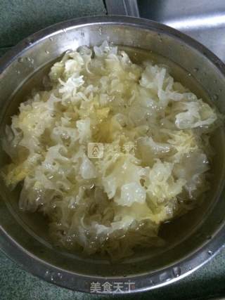Sydney White Fungus Stewed with Rock Sugar recipe