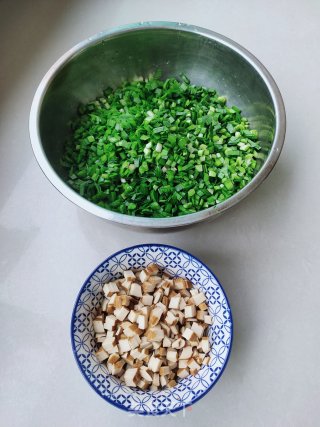 Fried Pork with Dried Chives recipe