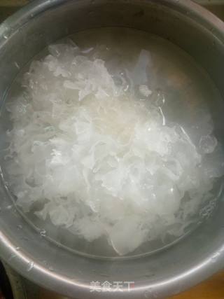 Chinese Wolfberry, White Fungus and Lily Soup recipe