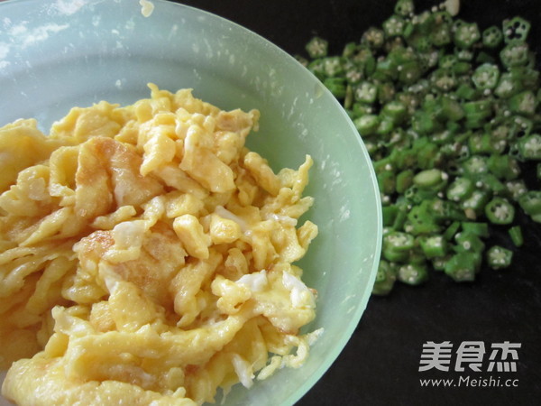 Scrambled Eggs with Okra recipe