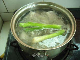 [cantonese Cuisine] The Most Photographed Fruit in The Dish [pineapple Ribs Boat] recipe