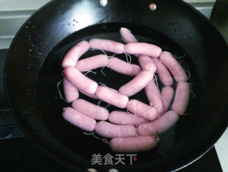Q-bomb Healthy Small Sausage for Your Baby——q-bomb Small Sausage recipe