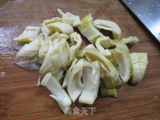 Stir-fried Japanese Pumpkin with Lamb Tail Bamboo Shoots recipe