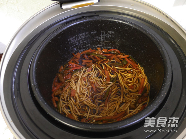 Braised Noodles with Green Pepper and Pork recipe