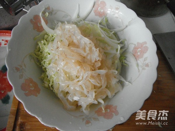 Cabbage Heart Mixed with Jellyfish Skin recipe