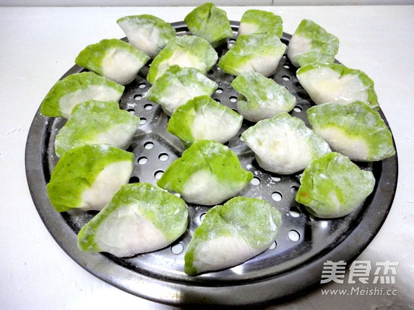 Two-color Dumplings with Spinach and Dragon Juice recipe