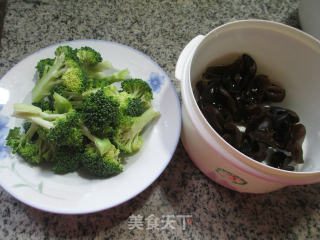 Broccoli with Black Fungus recipe