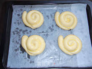 [snail Bread]---make A Cute Look that Children Like Very Much recipe