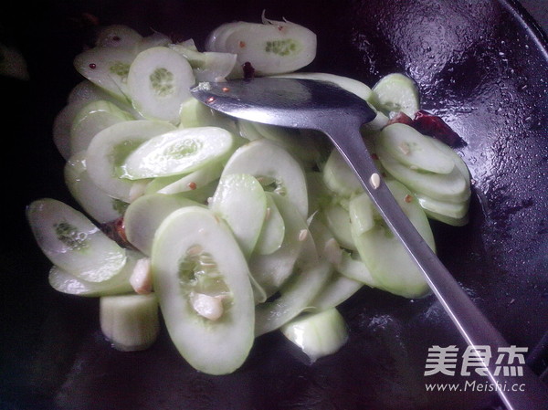 Spicy Stir-fried White Cucumber recipe