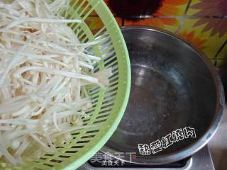 Shredded Pork Flammulina recipe