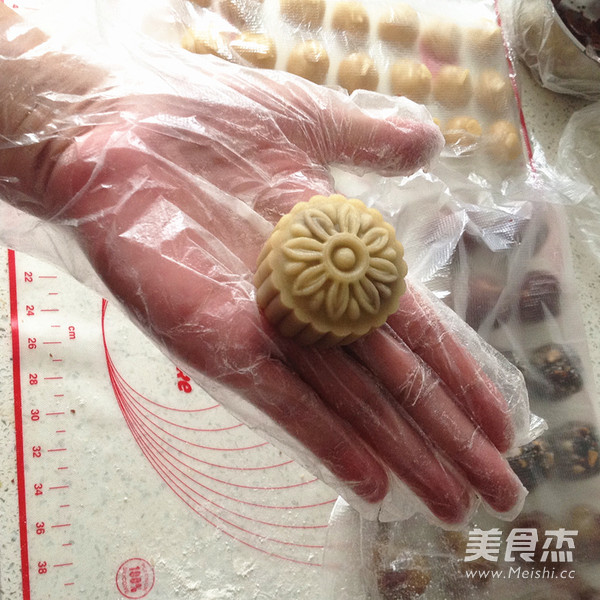 Diy Mooncakes to Welcome The Mid-autumn Festival recipe