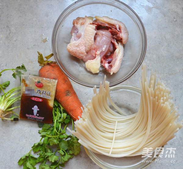 Boiled Chicken Rice Noodles with Salad Dressing and Soy Sauce recipe