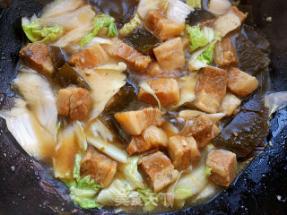 Braised Pork Belly with Cabbage and Seaweed recipe