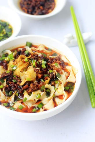 Noodles with Leek Meat Sauce recipe