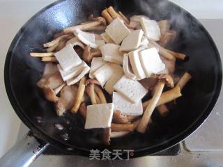 Tea Tree Mushroom Chiba Tofu Claypot recipe
