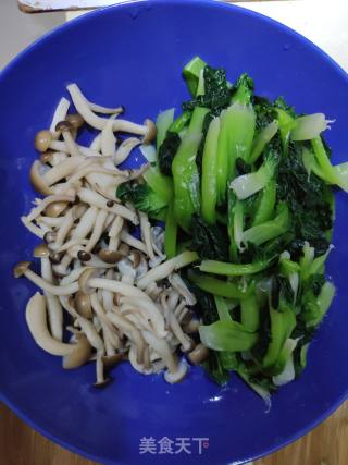 Stir-fried Crab Mushroom with Wuta Vegetables recipe