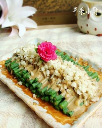 Garlic Beans with Sesame Sauce recipe