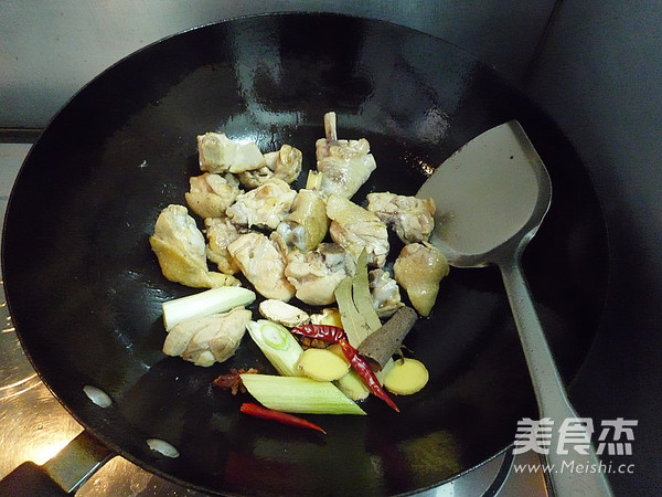 Stewed Chicken with Pine Mushroom recipe