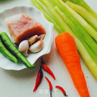 Stir-fried Green Bamboo Shoots with Carrots recipe