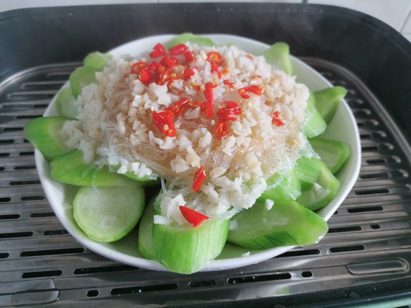 Steamed Loofah with Garlic Vermicelli recipe