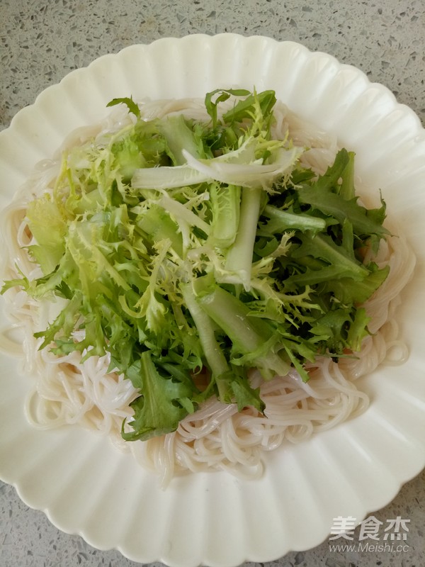 Bitter Chrysanthemum Sausage Noodles recipe