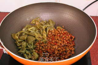 Stir-fried Laba Beans with Sour Chili recipe