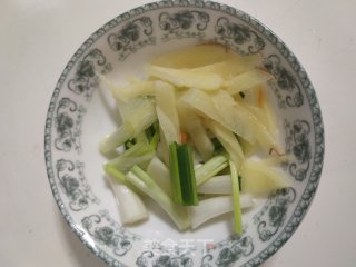 Stir-fried Double Shrimp with Leek Moss recipe