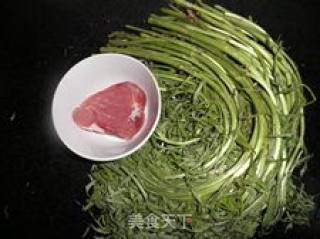 Refreshing Dish-----fried Shredded Pork with Wormwood recipe