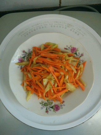 Carrots Mixed with Cucumber Shreds recipe