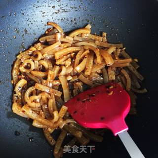 Celery Stir-fried Pork Skin recipe