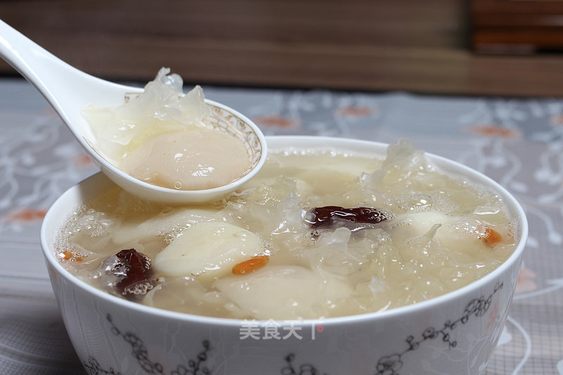Make It in A Boiling Pot from The Fire---horseshoe Snow Pear and Tremella Soup (go to The Fire) recipe