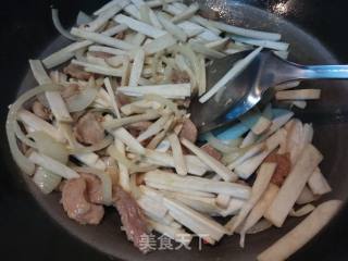 Stir-fried Pork with Pleurotus and Green Pepper recipe