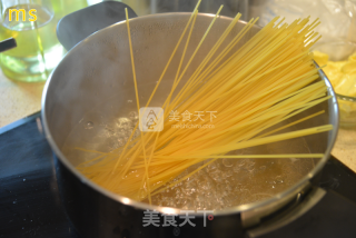 Tomato Seafood Spaghetti recipe