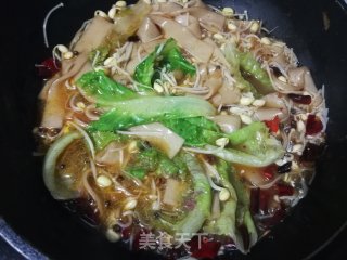 Soybean Sprouts and Lettuce Stewed Sichuan Noodles recipe