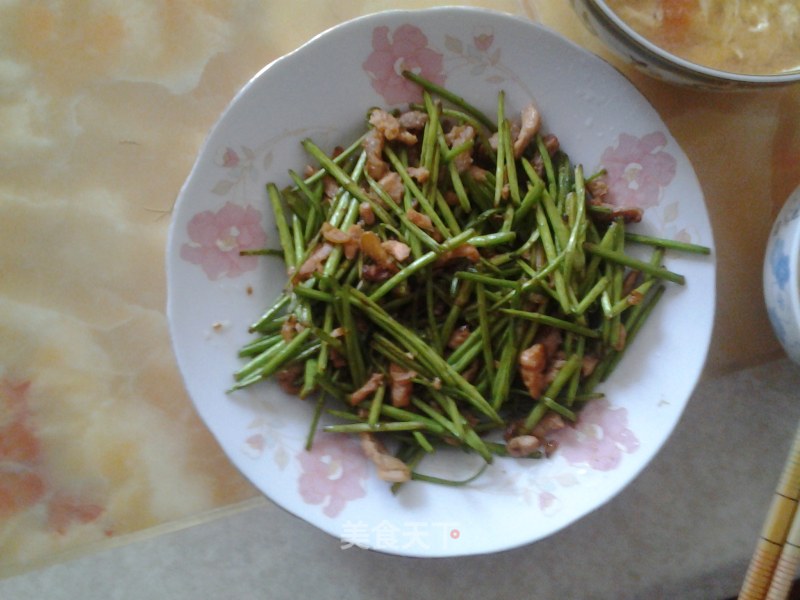 Stir-fried Shredded Pork with Artemisia recipe